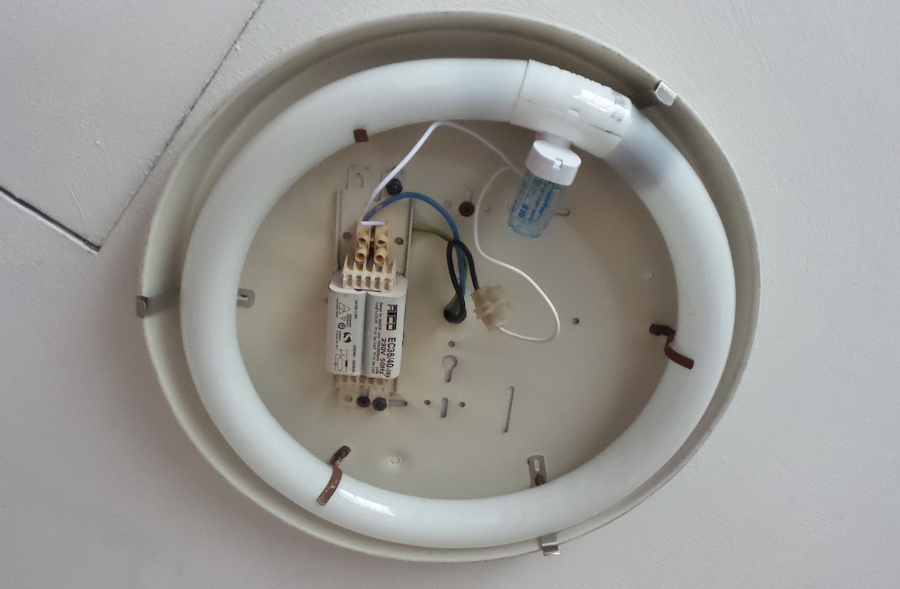 Circline fluorescent outlet ballast replacement